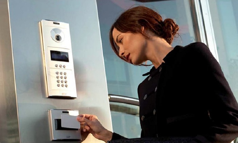 Cách dùng thẻ từ thang máy